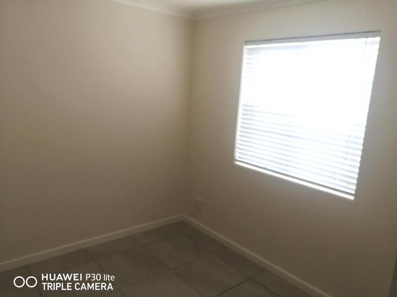 To Let 2 Bedroom Property for Rent in Heathfield Western Cape
